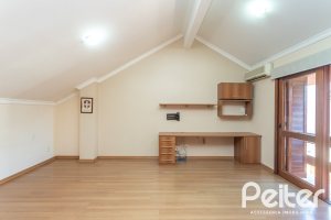 Casa em Condomínio à venda com 286m², 3 dormitórios, 1 suíte, 2 vagas, no bairro Cristal em PORTO ALEGRE