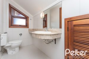 Casa em Condomínio à venda com 286m², 3 dormitórios, 1 suíte, 2 vagas, no bairro Cristal em PORTO ALEGRE