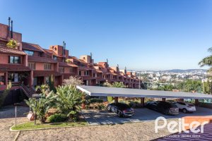 Casa em Condomínio à venda com 286m², 3 dormitórios, 1 suíte, 2 vagas, no bairro Cristal em PORTO ALEGRE