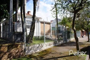 Terreno à venda com 120m², 3 dormitórios, 1 suíte, 3 vagas, no bairro Vila Assunção em Porto Alegre