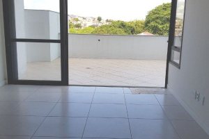 Apartamento à venda com 66m², 2 dormitórios, 1 suíte, 2 vagas, no bairro Cavalhada em Porto Alegre