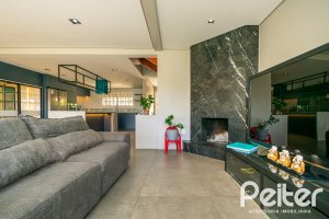 Casa à venda com 320m², 4 dormitórios, 2 suítes, 3 vagas, no bairro Jardim Isabel em Porto Alegre