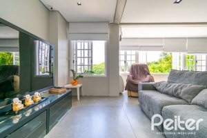 Casa à venda com 320m², 4 dormitórios, 2 suítes, 3 vagas, no bairro Jardim Isabel em Porto Alegre