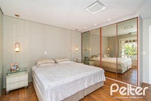 Casa à venda com 320m², 4 dormitórios, 2 suítes, 3 vagas, no bairro Jardim Isabel em Porto Alegre