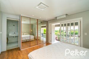 Casa à venda com 320m², 4 dormitórios, 2 suítes, 3 vagas, no bairro Jardim Isabel em Porto Alegre