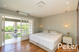 Casa à venda com 320m², 4 dormitórios, 2 suítes, 3 vagas, no bairro Jardim Isabel em Porto Alegre