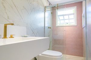 Casa à venda com 320m², 4 dormitórios, 2 suítes, 3 vagas, no bairro Jardim Isabel em Porto Alegre