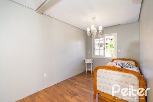 Casa à venda com 320m², 4 dormitórios, 2 suítes, 3 vagas, no bairro Jardim Isabel em Porto Alegre