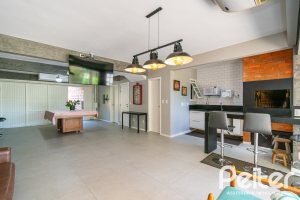 Casa à venda com 320m², 4 dormitórios, 2 suítes, 3 vagas, no bairro Jardim Isabel em Porto Alegre