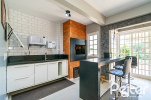 Casa à venda com 320m², 4 dormitórios, 2 suítes, 3 vagas, no bairro Jardim Isabel em Porto Alegre