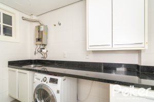 Casa à venda com 320m², 4 dormitórios, 2 suítes, 3 vagas, no bairro Jardim Isabel em Porto Alegre