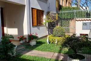 Casa à venda com 256m², 3 dormitórios, 2 suítes, 3 vagas, no bairro Tristeza em Porto Alegre