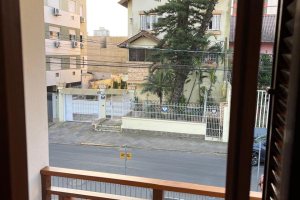 Casa à venda com 256m², 3 dormitórios, 2 suítes, 3 vagas, no bairro Tristeza em Porto Alegre