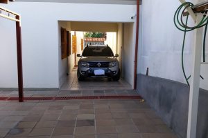 Casa à venda com 256m², 3 dormitórios, 2 suítes, 3 vagas, no bairro Tristeza em Porto Alegre