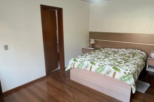 Casa à venda com 256m², 3 dormitórios, 2 suítes, 3 vagas, no bairro Tristeza em Porto Alegre