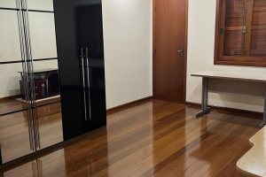 Casa à venda com 256m², 3 dormitórios, 2 suítes, 3 vagas, no bairro Tristeza em Porto Alegre