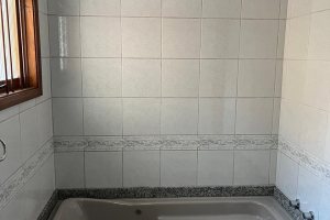 Casa à venda com 256m², 3 dormitórios, 2 suítes, 3 vagas, no bairro Tristeza em Porto Alegre