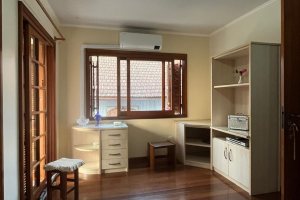 Casa à venda com 256m², 3 dormitórios, 2 suítes, 3 vagas, no bairro Tristeza em Porto Alegre