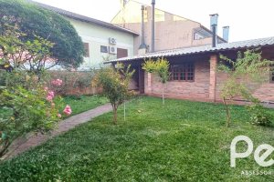 Casa à venda com 265m², 3 dormitórios, 1 suíte, 3 vagas, no bairro Ipanema em Porto Alegre