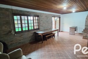 Casa à venda com 265m², 3 dormitórios, 1 suíte, 3 vagas, no bairro Ipanema em Porto Alegre