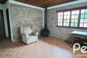 Casa à venda com 265m², 3 dormitórios, 1 suíte, 3 vagas, no bairro Ipanema em Porto Alegre