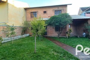 Casa à venda com 265m², 3 dormitórios, 1 suíte, 3 vagas, no bairro Ipanema em Porto Alegre