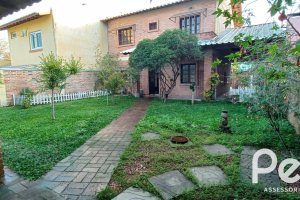 Casa à venda com 265m², 3 dormitórios, 1 suíte, 3 vagas, no bairro Ipanema em Porto Alegre