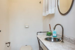 Casa à venda com 154m², 3 dormitórios, 1 suíte, 3 vagas, no bairro Ipanema / Altos Do Ipê em Porto Alegre