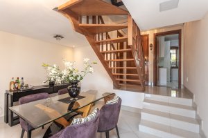 Casa à venda com 154m², 3 dormitórios, 1 suíte, 3 vagas, no bairro Ipanema / Altos Do Ipê em Porto Alegre