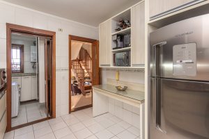 Casa à venda com 154m², 3 dormitórios, 1 suíte, 3 vagas, no bairro Ipanema / Altos Do Ipê em Porto Alegre