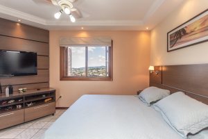 Casa à venda com 154m², 3 dormitórios, 1 suíte, 3 vagas, no bairro Ipanema / Altos Do Ipê em Porto Alegre