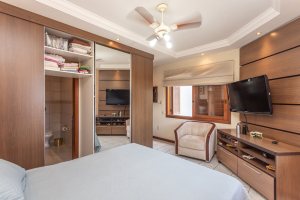 Casa à venda com 154m², 3 dormitórios, 1 suíte, 3 vagas, no bairro Ipanema / Altos Do Ipê em Porto Alegre