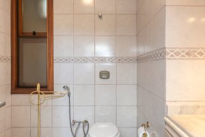 Casa à venda com 154m², 3 dormitórios, 1 suíte, 3 vagas, no bairro Ipanema / Altos Do Ipê em Porto Alegre