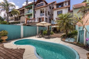 Casa à venda com 154m², 3 dormitórios, 1 suíte, 3 vagas, no bairro Ipanema / Altos Do Ipê em Porto Alegre