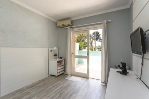 Casa à venda com 154m², 3 dormitórios, 1 suíte, 3 vagas, no bairro Ipanema / Altos Do Ipê em Porto Alegre