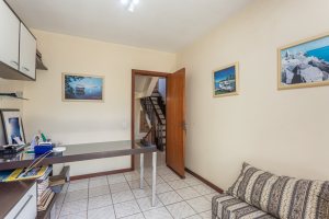 Casa à venda com 154m², 3 dormitórios, 1 suíte, 3 vagas, no bairro Ipanema / Altos Do Ipê em Porto Alegre