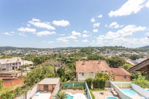 Casa à venda com 154m², 3 dormitórios, 1 suíte, 3 vagas, no bairro Ipanema / Altos Do Ipê em Porto Alegre