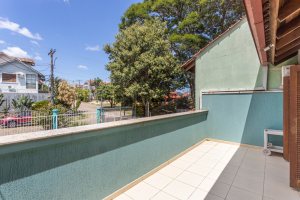 Casa à venda com 154m², 3 dormitórios, 1 suíte, 3 vagas, no bairro Ipanema / Altos Do Ipê em Porto Alegre