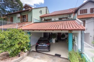 Casa à venda com 154m², 3 dormitórios, 1 suíte, 3 vagas, no bairro Ipanema / Altos Do Ipê em Porto Alegre