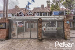 Casa à venda com 213m², 3 dormitórios, 3 suítes, 2 vagas, no bairro Tristeza em Porto Alegre
