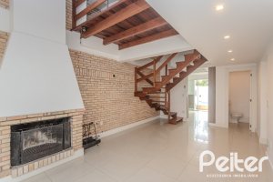 Casa à venda com 213m², 3 dormitórios, 3 suítes, 2 vagas, no bairro Tristeza em Porto Alegre
