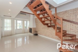 Casa à venda com 213m², 3 dormitórios, 3 suítes, 2 vagas, no bairro Tristeza em Porto Alegre