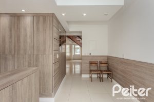 Casa à venda com 213m², 3 dormitórios, 3 suítes, 2 vagas, no bairro Tristeza em Porto Alegre