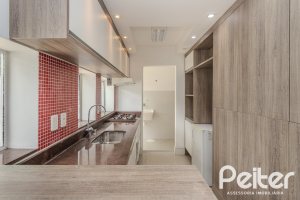 Casa à venda com 213m², 3 dormitórios, 3 suítes, 2 vagas, no bairro Tristeza em Porto Alegre