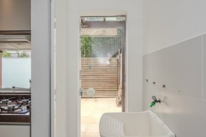 Casa à venda com 213m², 3 dormitórios, 3 suítes, 2 vagas, no bairro Tristeza em Porto Alegre