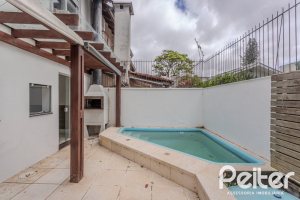 Casa à venda com 213m², 3 dormitórios, 3 suítes, 2 vagas, no bairro Tristeza em Porto Alegre