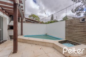Casa à venda com 213m², 3 dormitórios, 3 suítes, 2 vagas, no bairro Tristeza em Porto Alegre