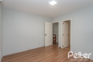 Casa à venda com 213m², 3 dormitórios, 3 suítes, 2 vagas, no bairro Tristeza em Porto Alegre