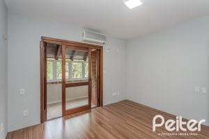 Casa à venda com 213m², 3 dormitórios, 3 suítes, 2 vagas, no bairro Tristeza em Porto Alegre