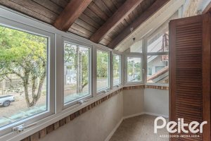 Casa à venda com 213m², 3 dormitórios, 3 suítes, 2 vagas, no bairro Tristeza em Porto Alegre